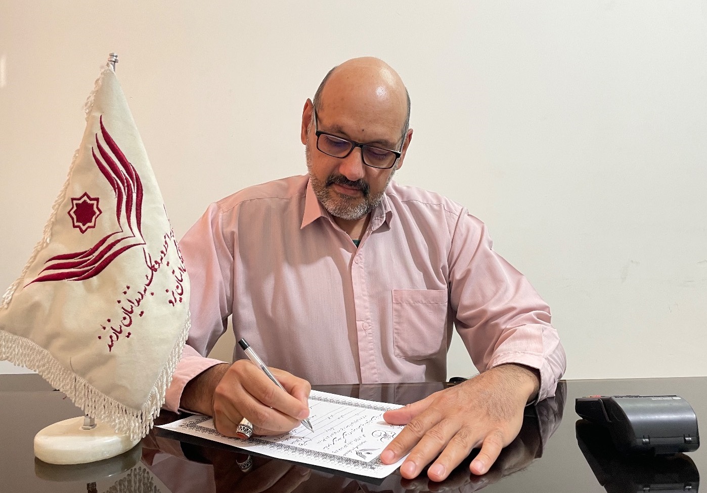 گرامیداشت یاد پدر شهید با مشارکت در آزادی زندانیان غیرعمد