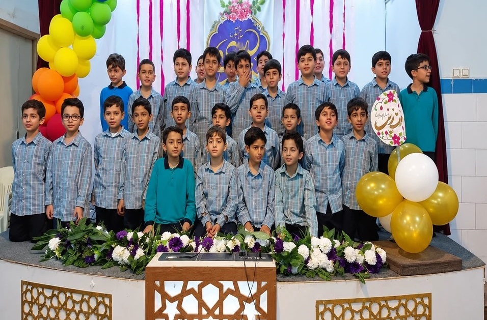 مشق مهربانی با دستهای کوچک؛ دانشآموزان یزدی هزینه جشن خود را به آزادی زندانی نیازمند اختصاص دادند